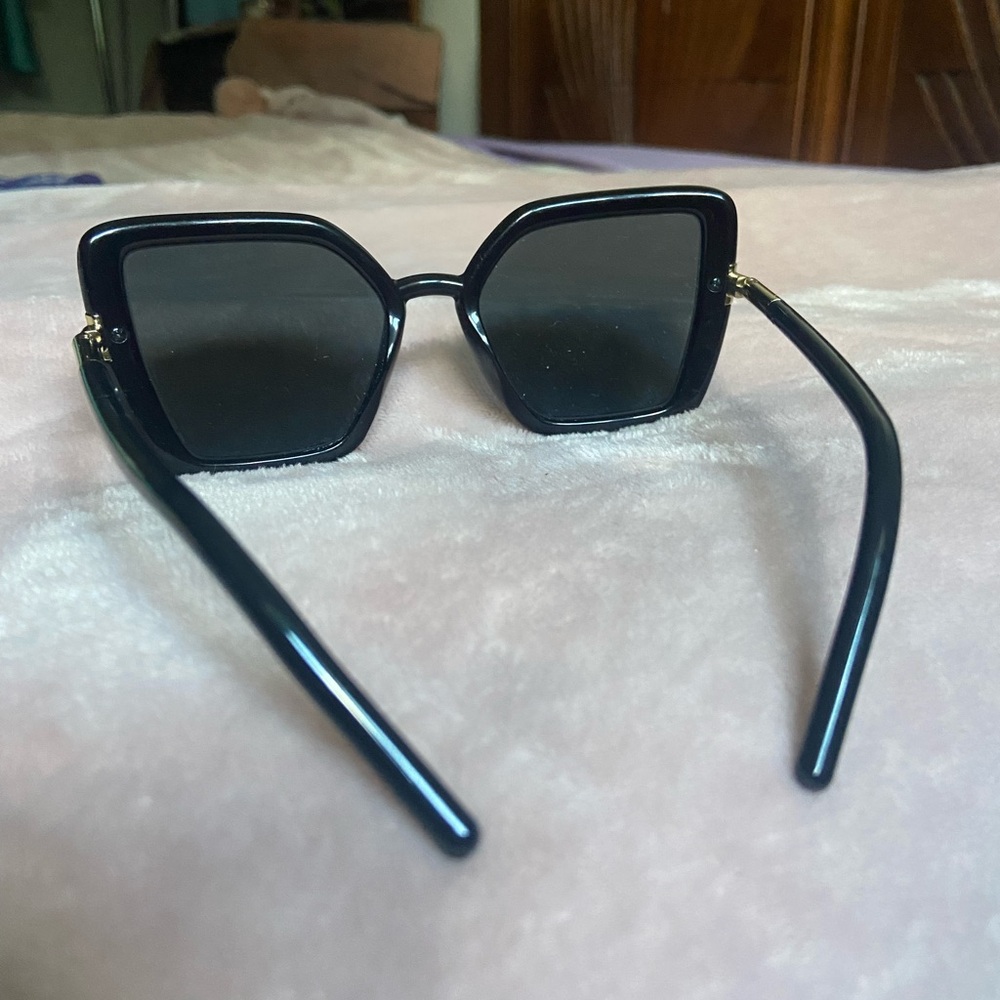 Prada Oversized Sunglasses - Picture 4 of 7